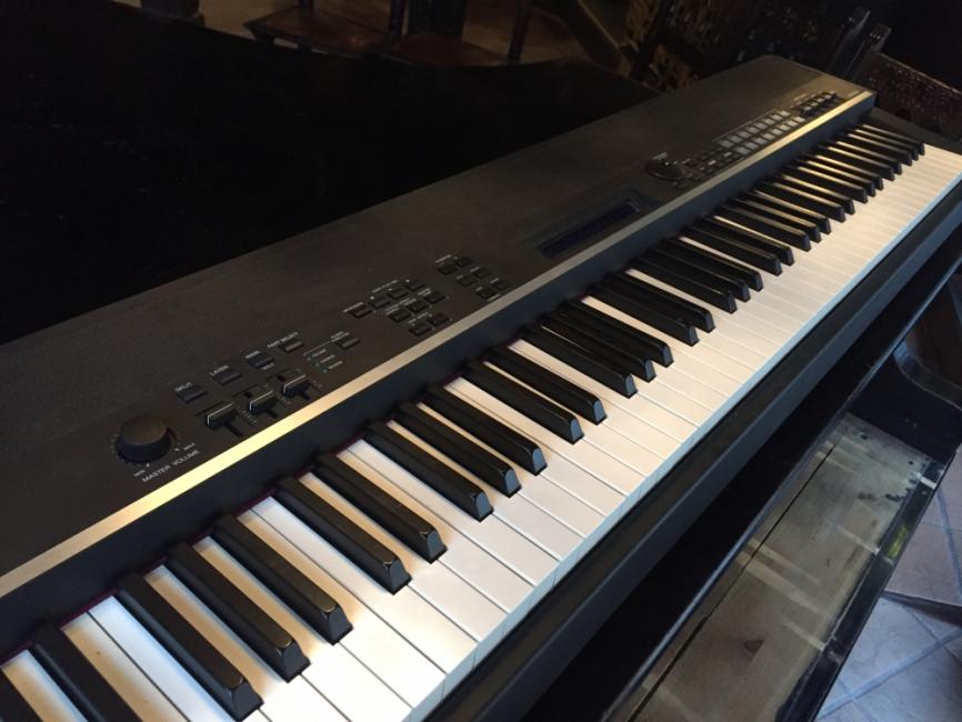 Yamaha CP4 stage Keyboards soundtrade