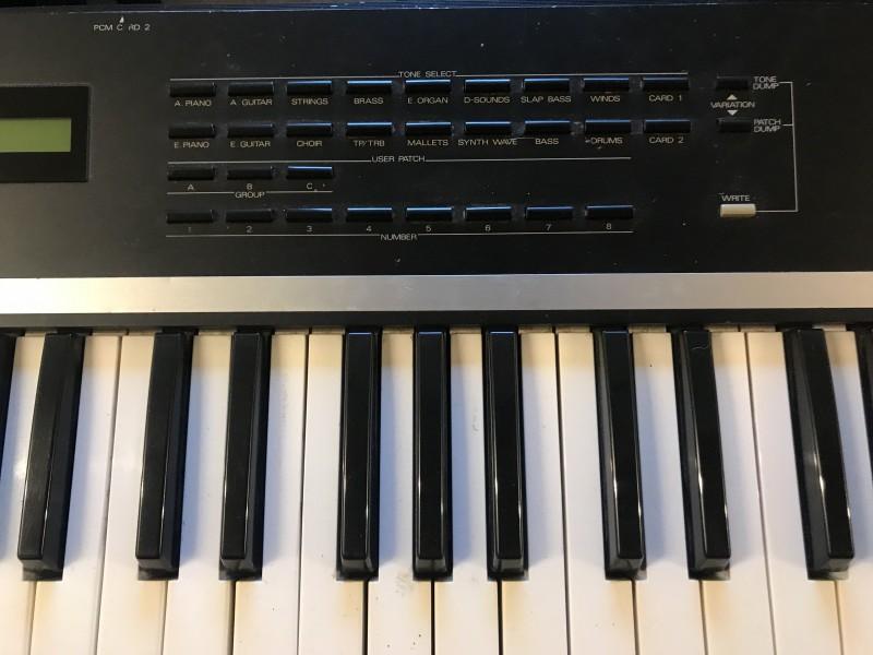 Roland Rhodes 760 Stage Piano Synthesizers soundtrade