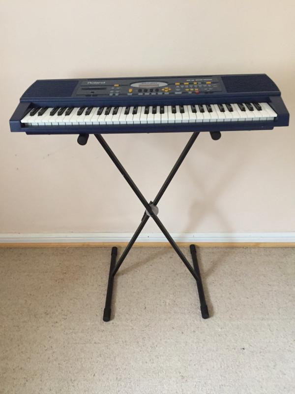 Roland Keyboard MEM20 med keyboardstativ til salg